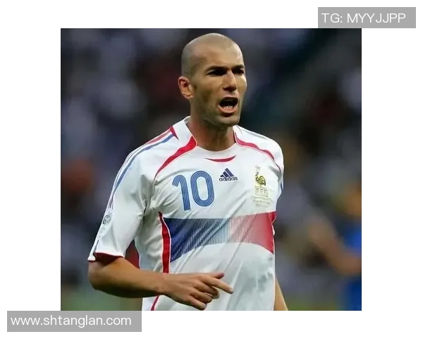 即将退休的足球明星回顾辉煌生涯与未来计划展望 即将退休的足球明星回顾辉煌生涯与未来计划展望