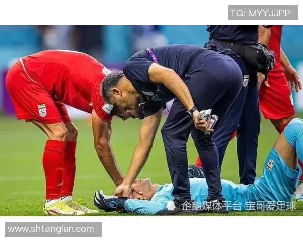 足球明星意外碰撞瞬间大揭秘让你见识他们的幽默与友谊