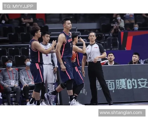 重庆篮球队与深圳篮球队赛后分析力量对比与战术探讨 重庆篮球队与深圳篮球队赛后分析力量对比与战术探讨