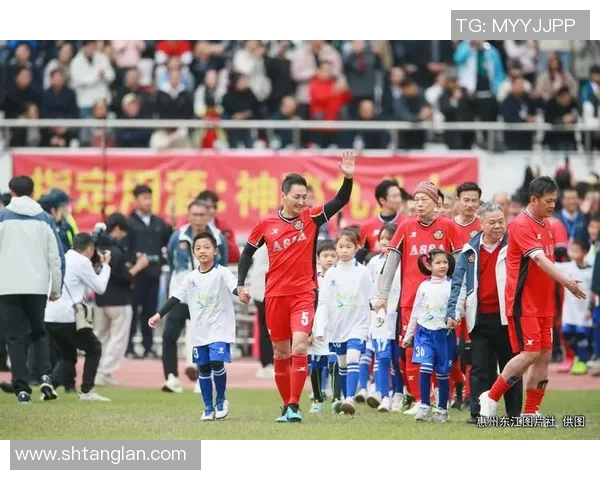 足球明星球迷因比赛争执引发激烈冲突现场目击者讲述惊险经过